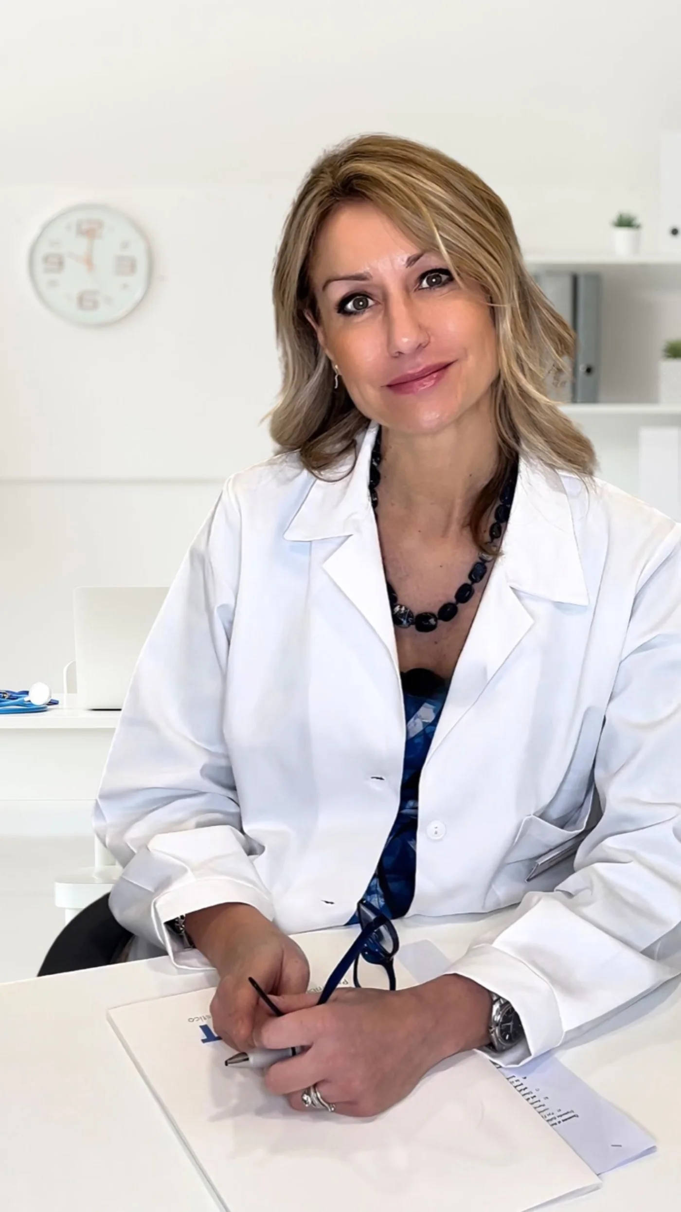 La dottoressa Daria Bongiovanni nel suo studio
